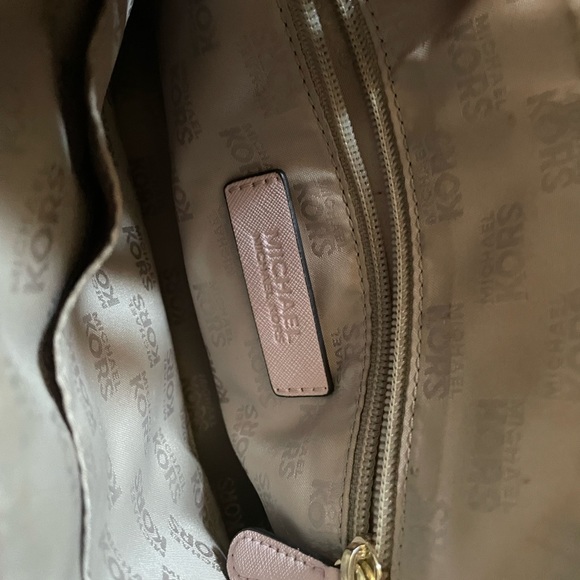 MICHEAL KORS Jet Set Travel Crossbody Purse - Picture 5 of 6